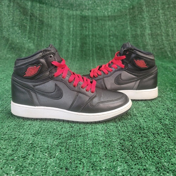 Nike Air Jordan 1 High OG Satin Black Gym Red 575441-060 SIZE 6y - Picture 3 of 11